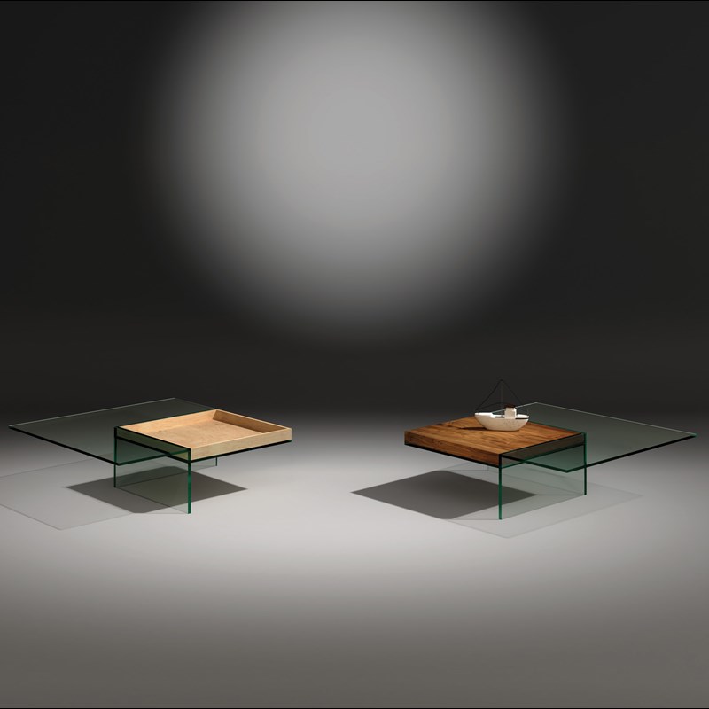 Glascouchtisch mit Holztablett SERVA von DREIECK DESIGN: SERVA 97 Floatglas - Tablett Eiche + Nussbaum